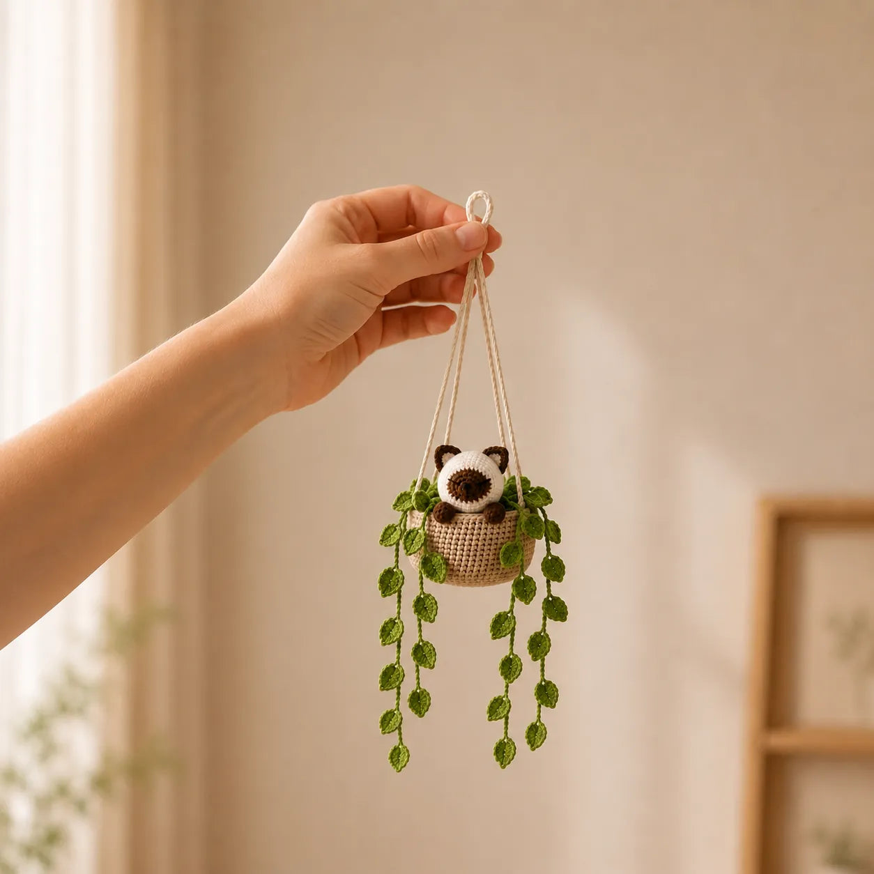 Creamy Garden Blink - Handmade Siamese Cat Hanging Basket